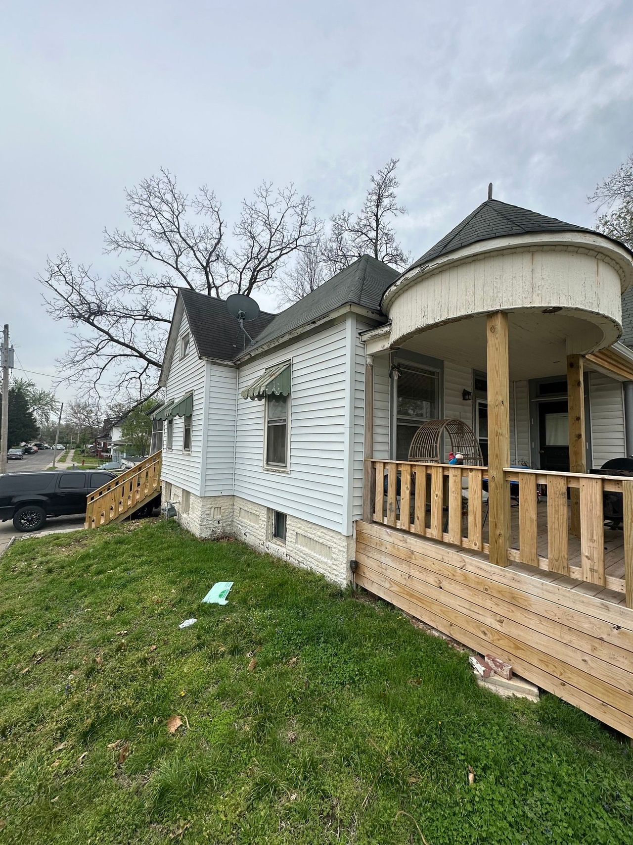 listing, photo 1