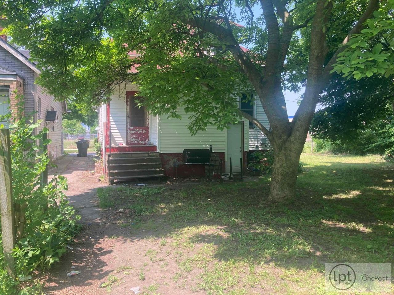 listing, photo 1