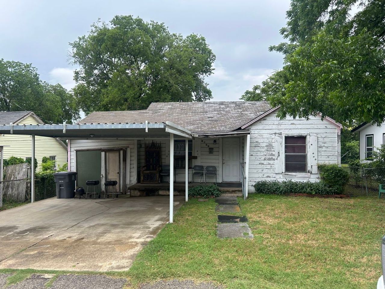 listing, photo 1