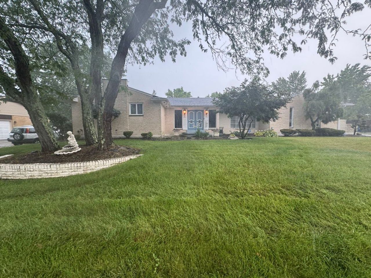 listing, photo 1