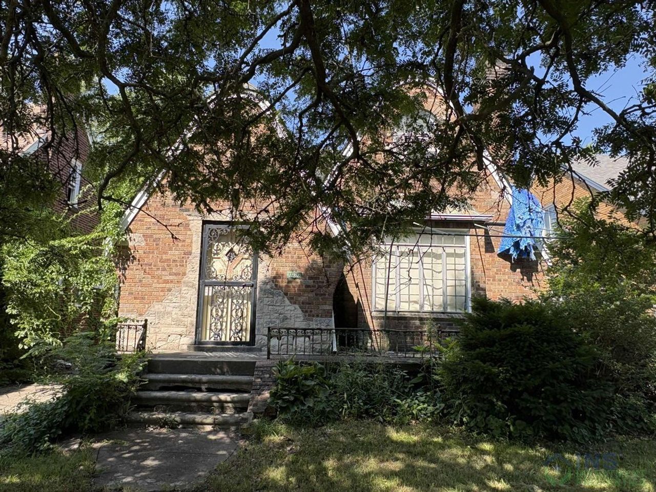 listing, photo 1