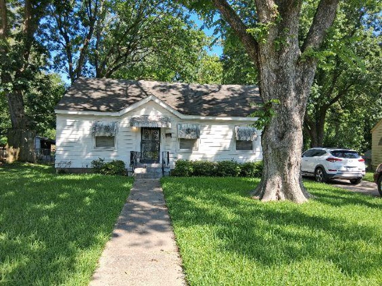 listing, photo 1