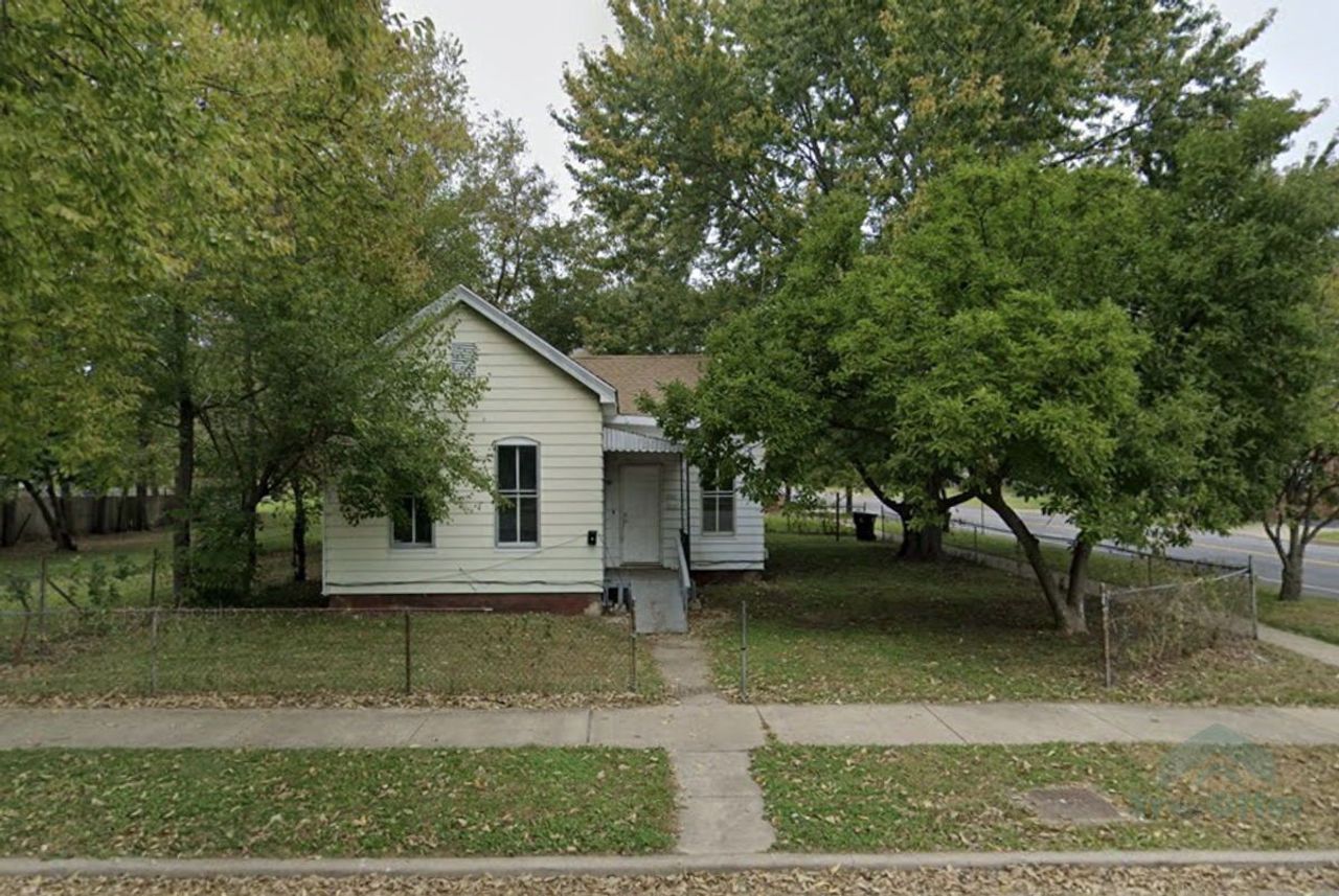 listing, photo 1