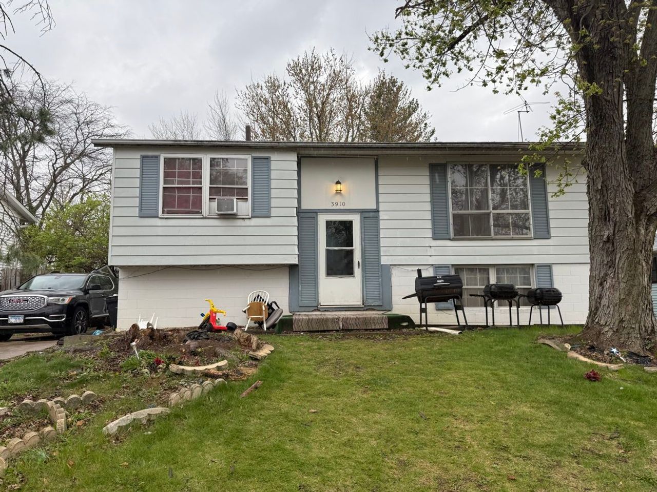 listing, photo 1