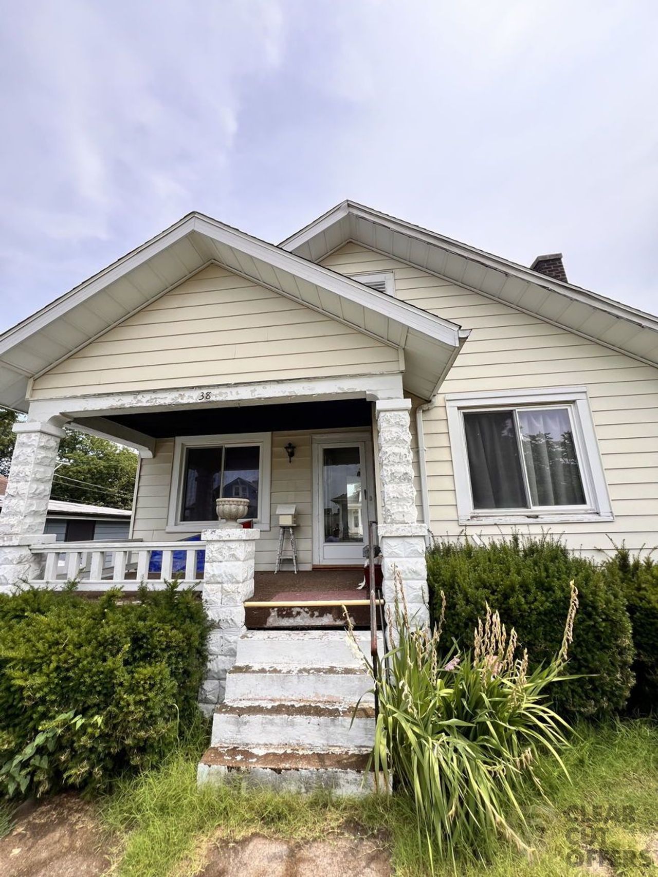 listing, photo 1