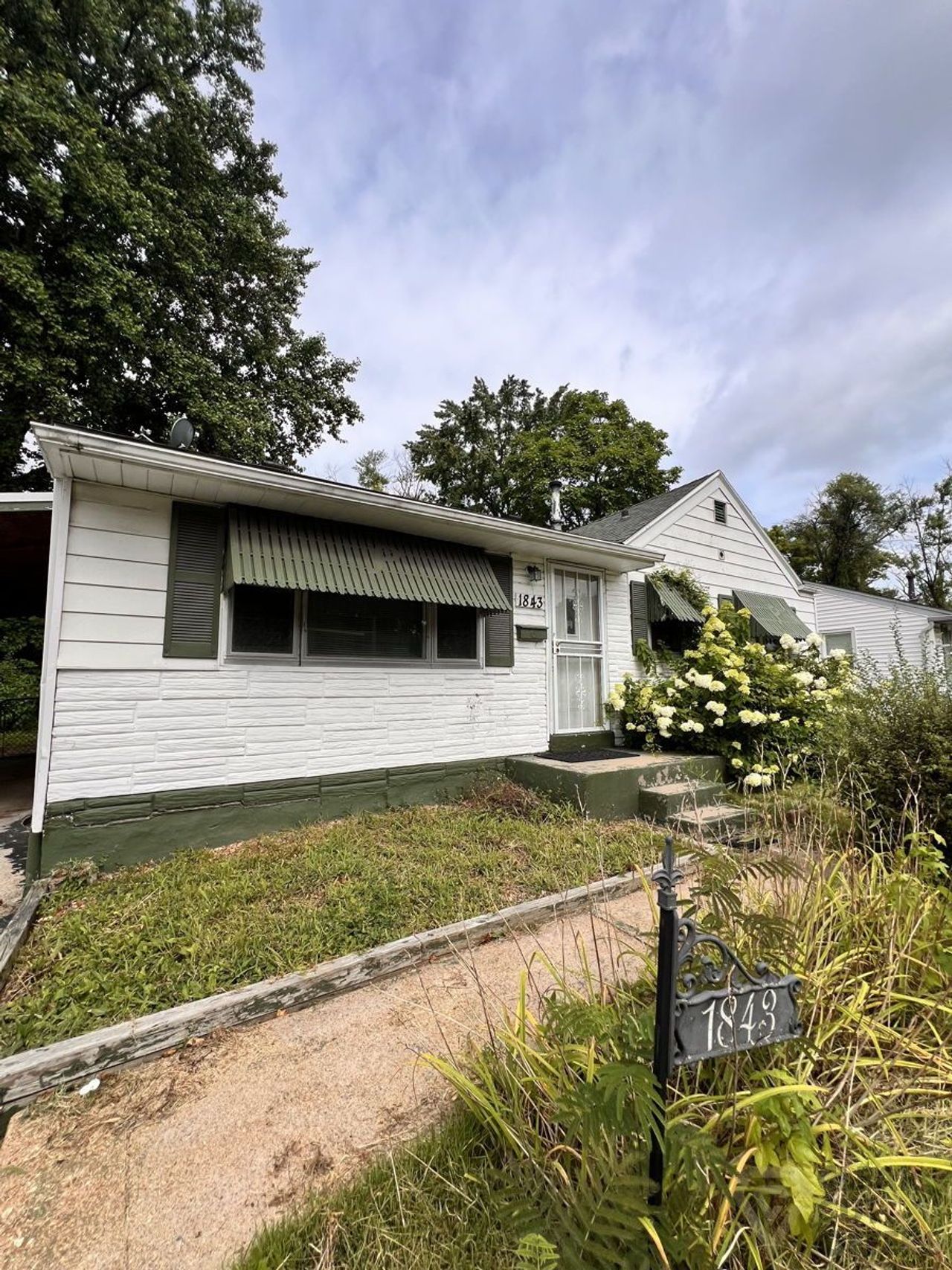 listing, photo 1