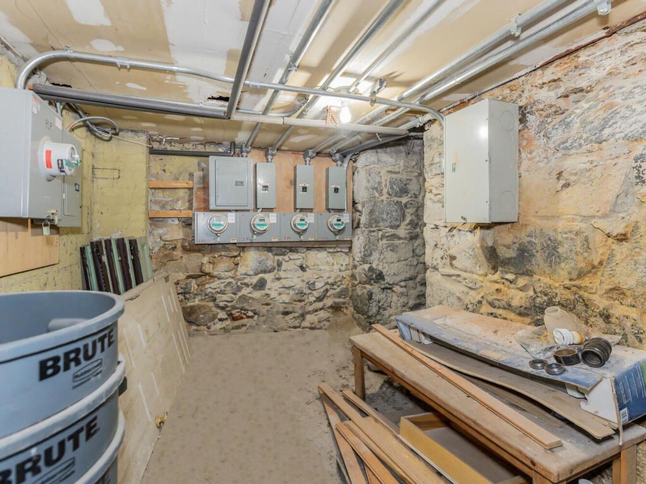 listing, photo 1