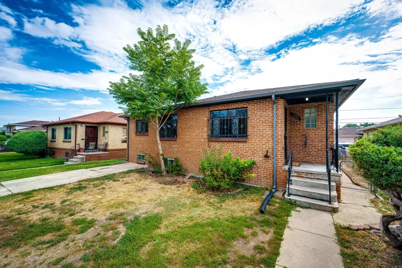 listing, photo 1