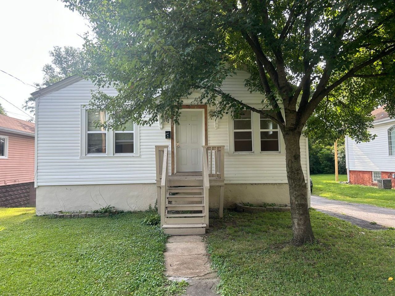 listing, photo 1