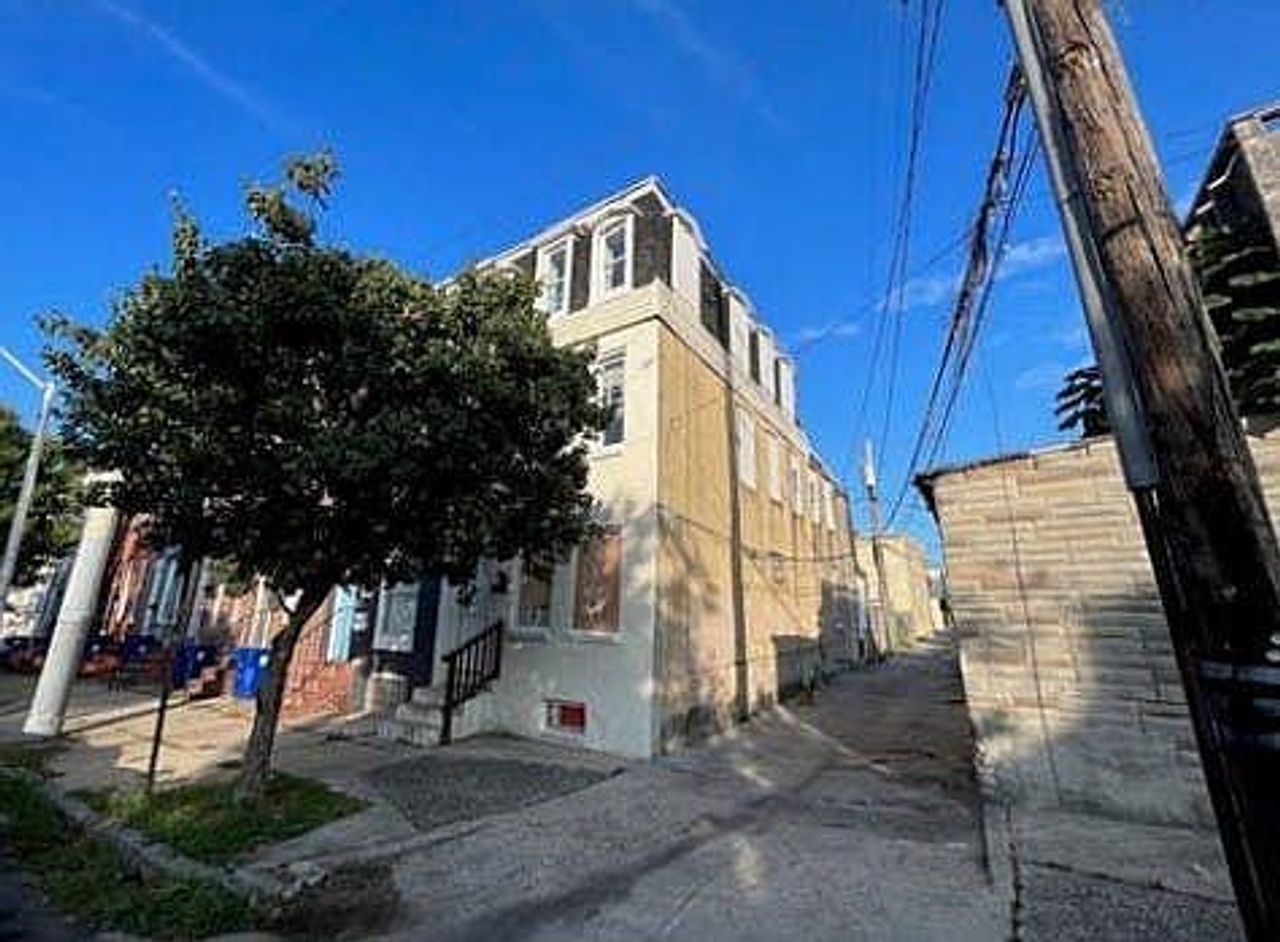listing, photo 1