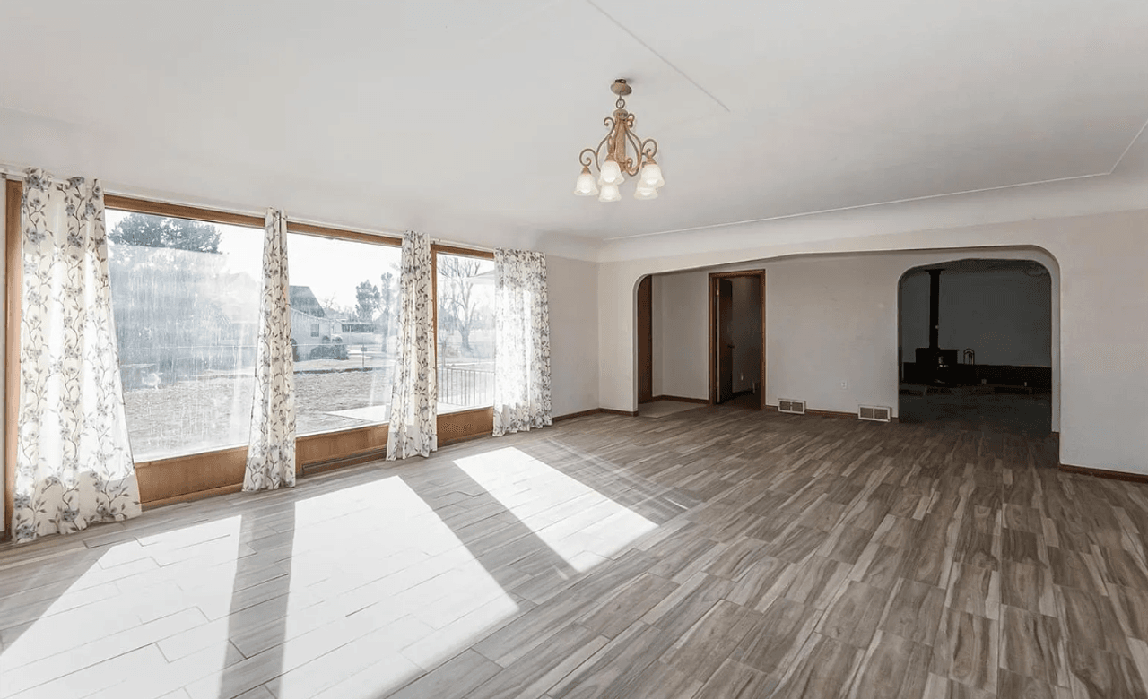 listing, photo 1