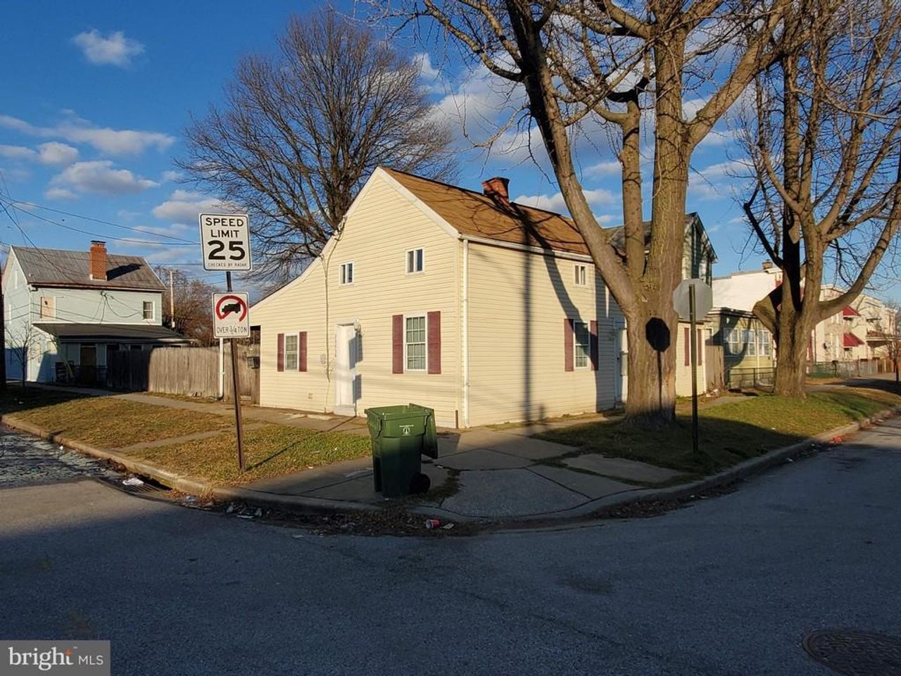 listing, photo 1