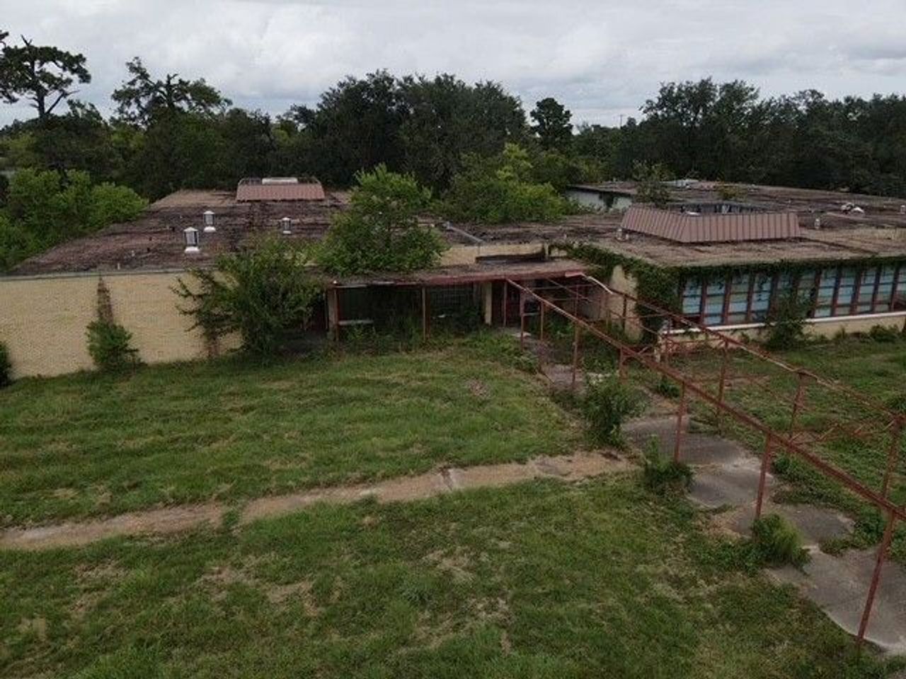 listing, photo 1