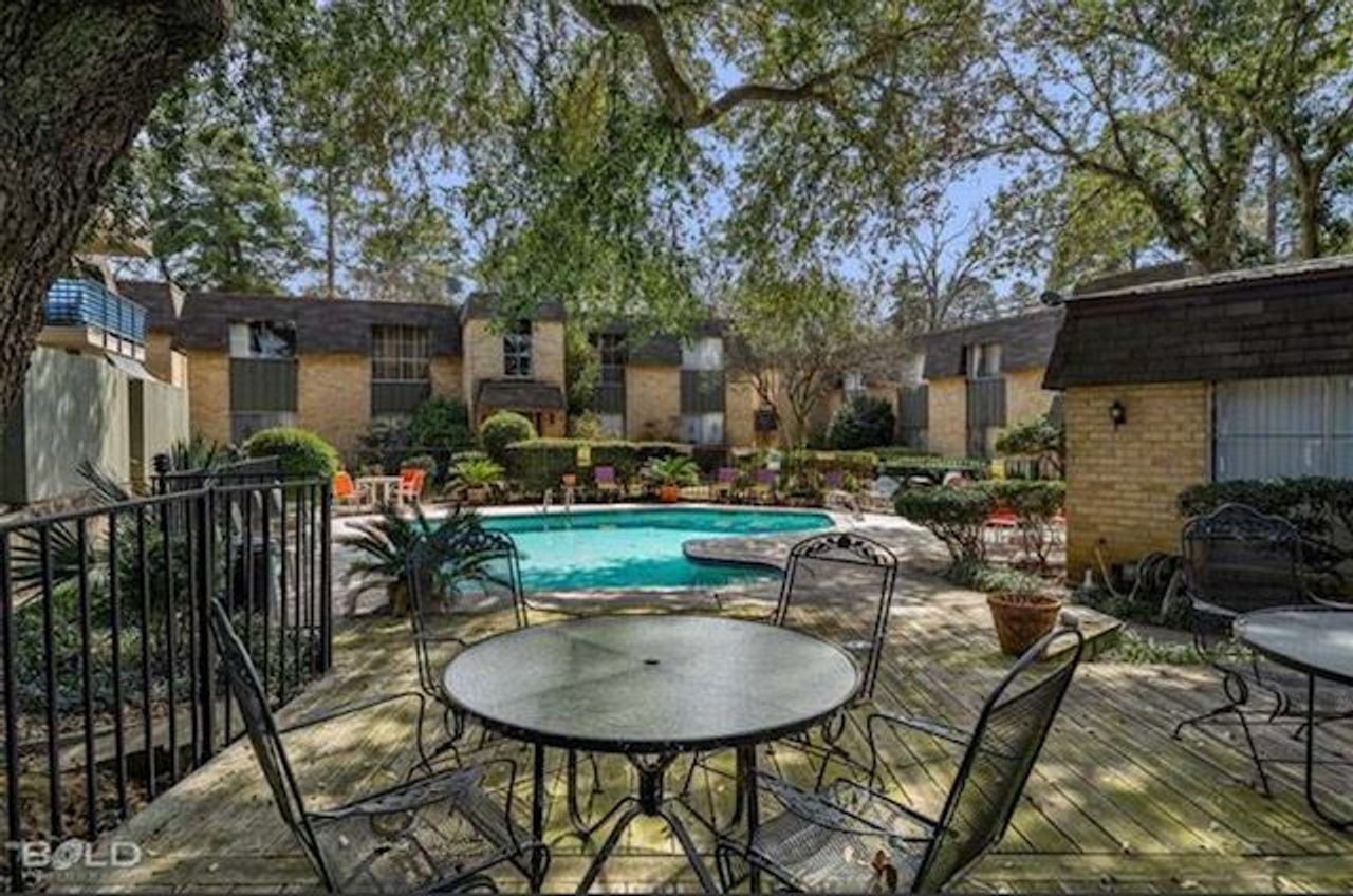listing, photo 1