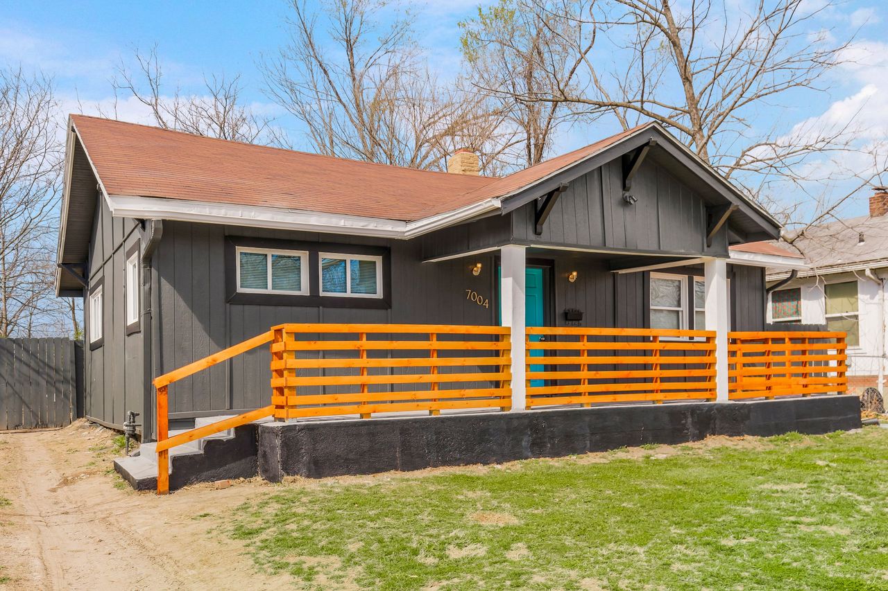 listing, photo 1