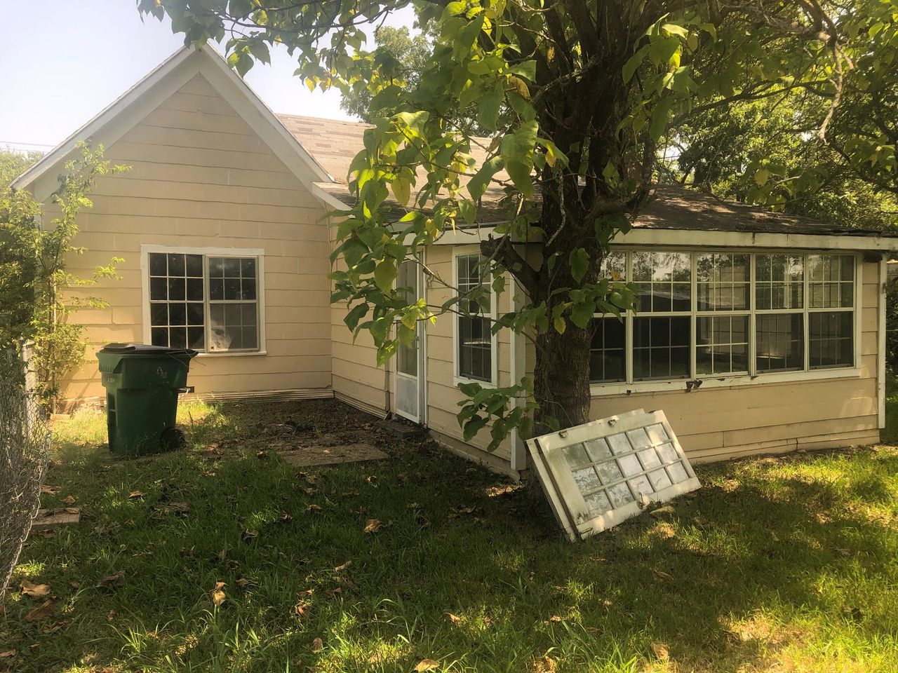 listing, photo 1