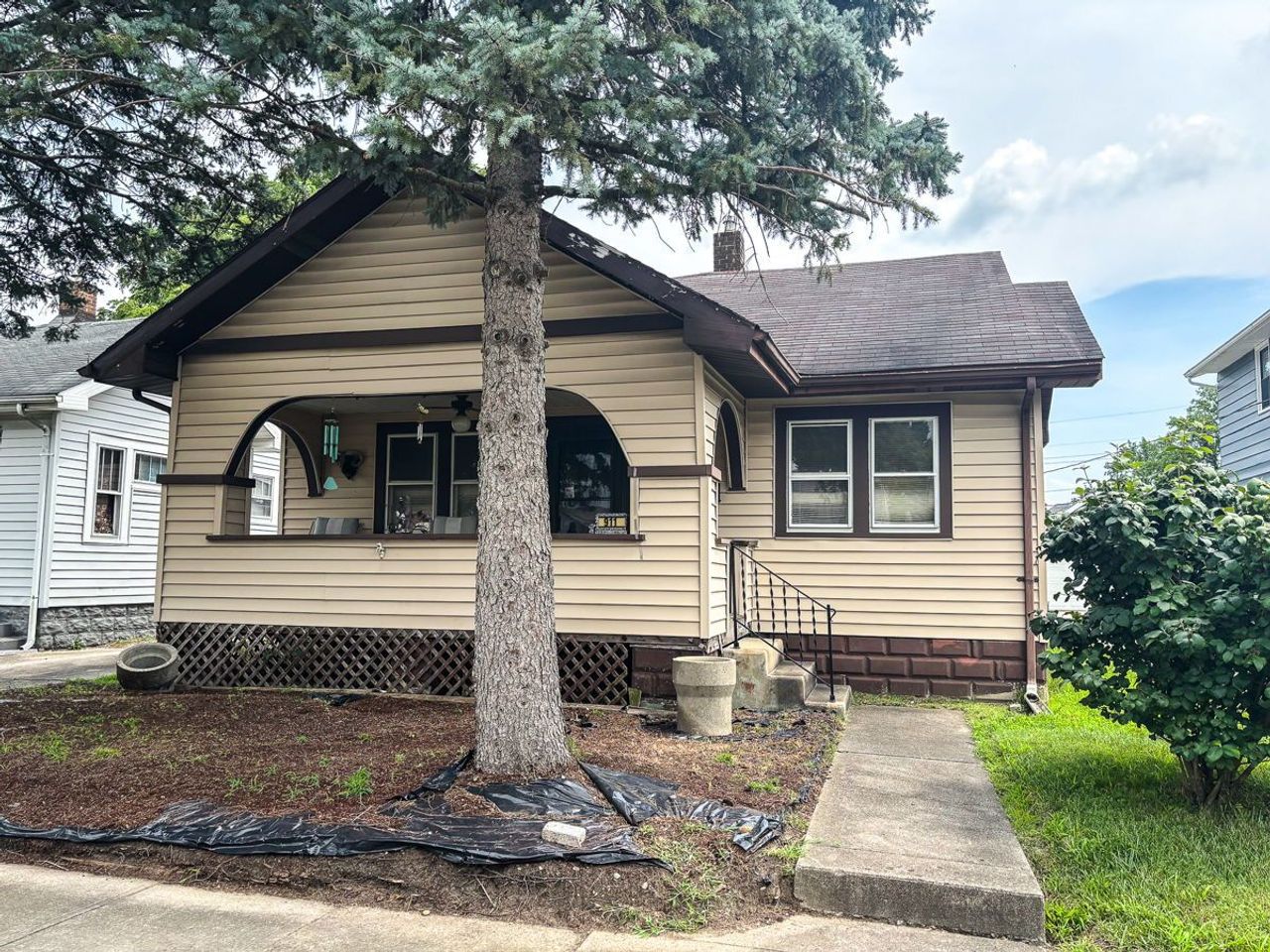 listing, photo 1