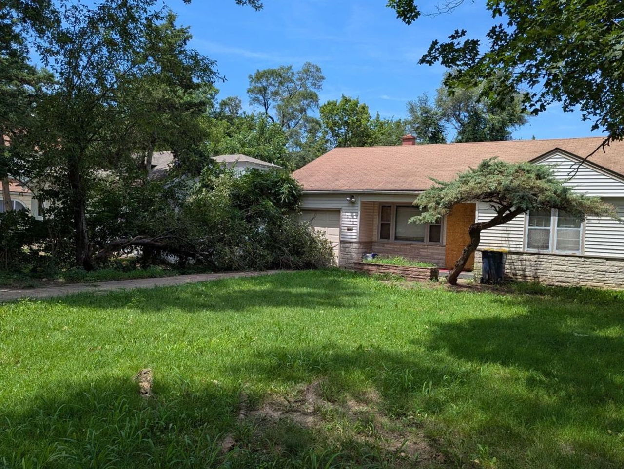 listing, photo 1