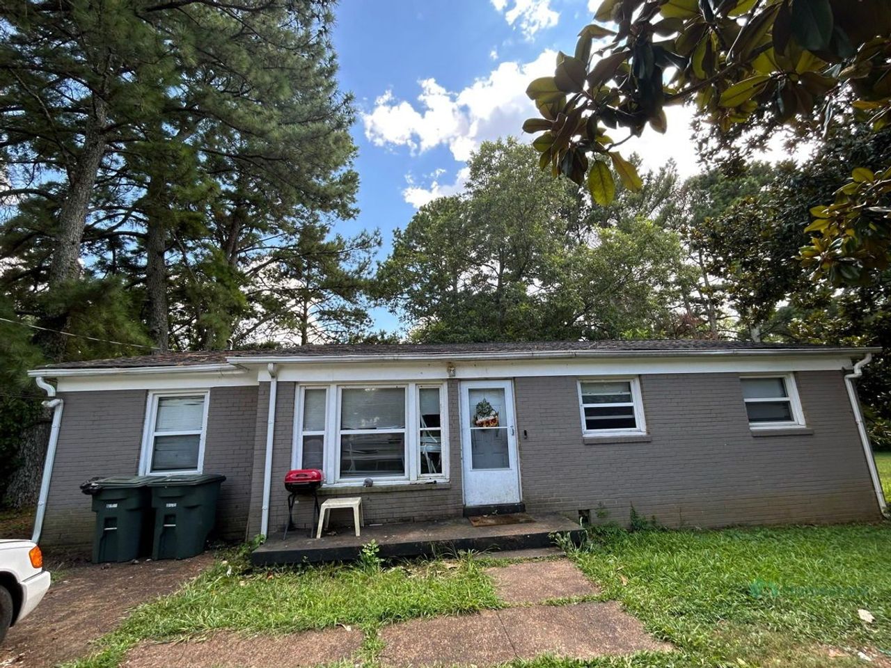listing, photo 1