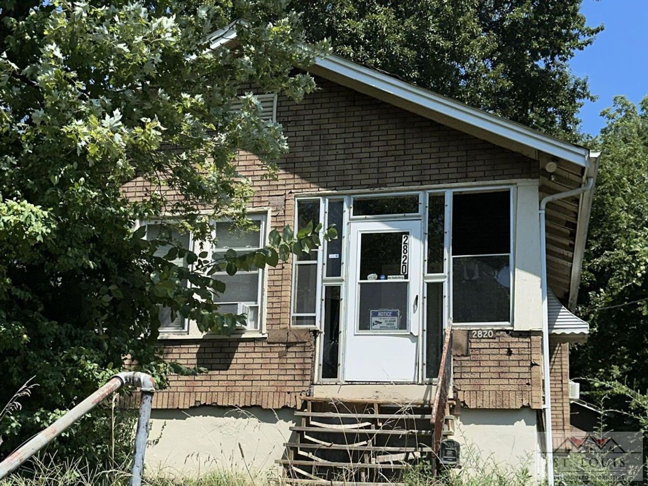 listing, photo 1