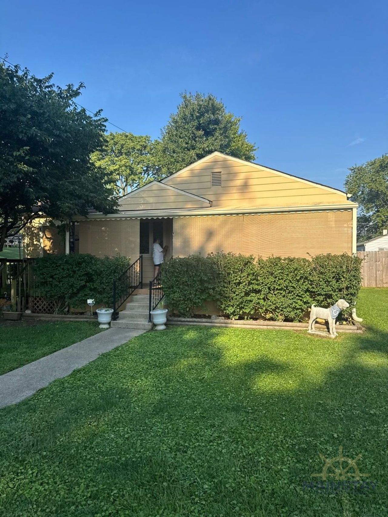 listing, photo 1