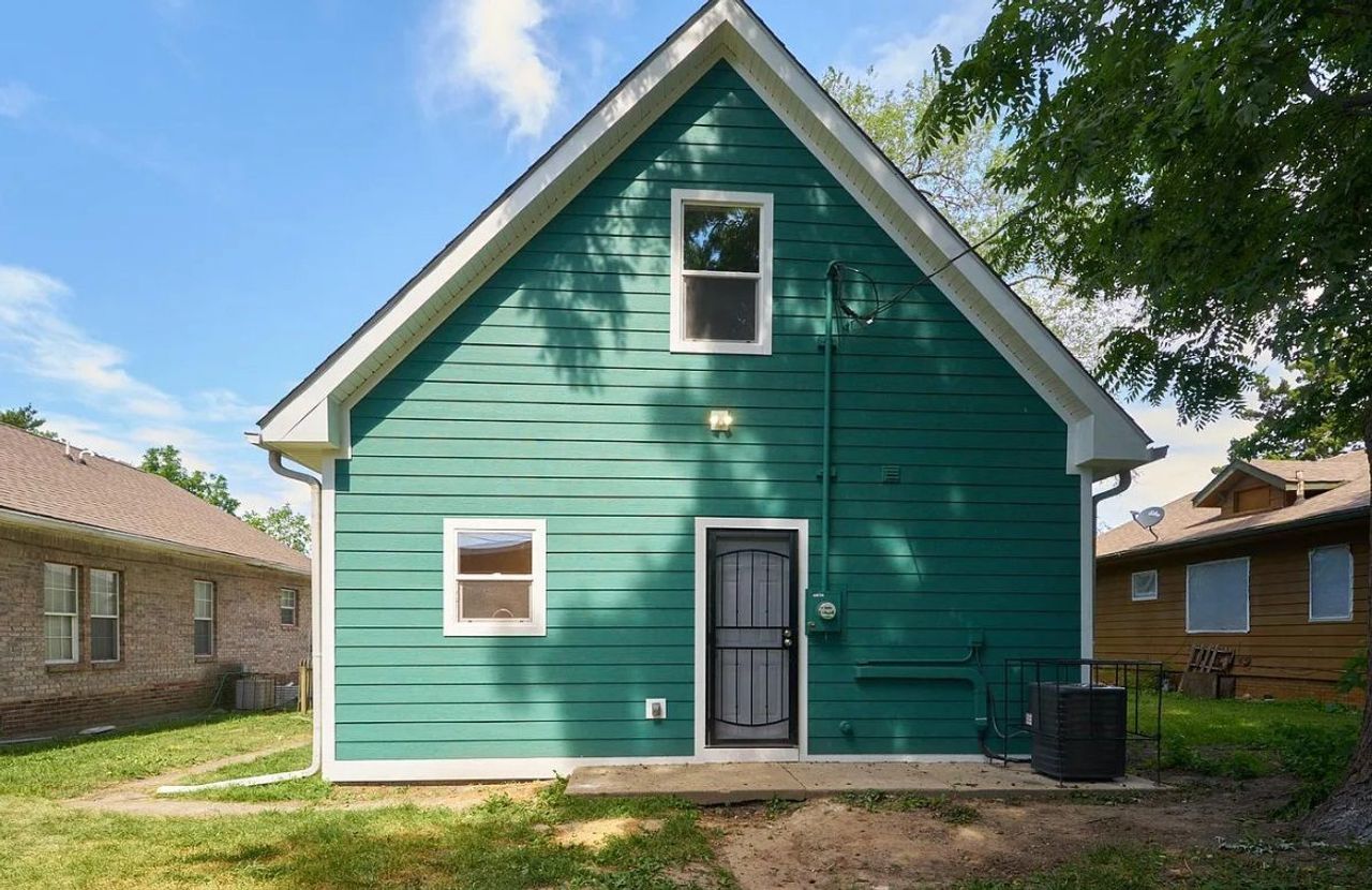 listing, photo 1