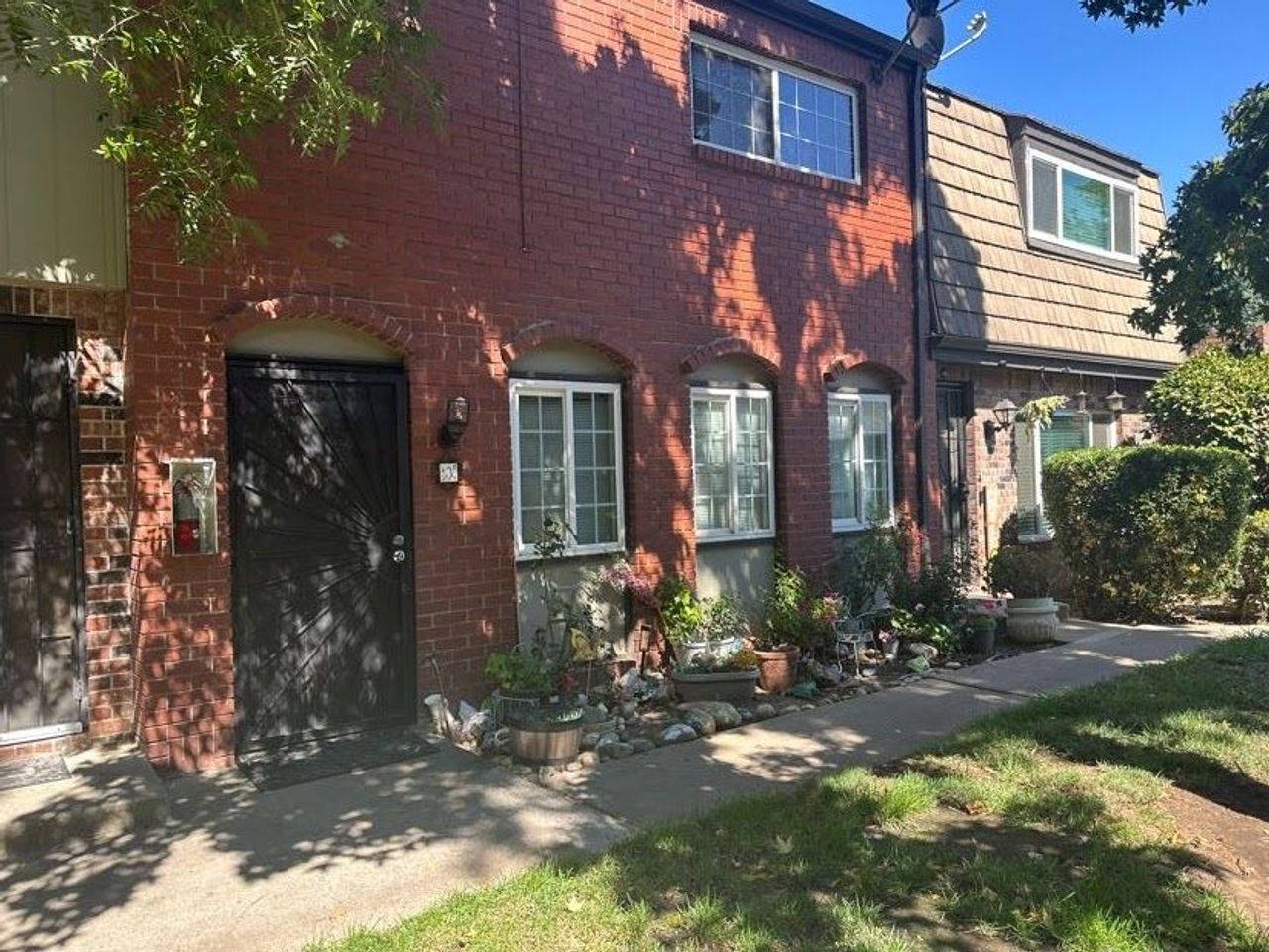 listing, photo 1