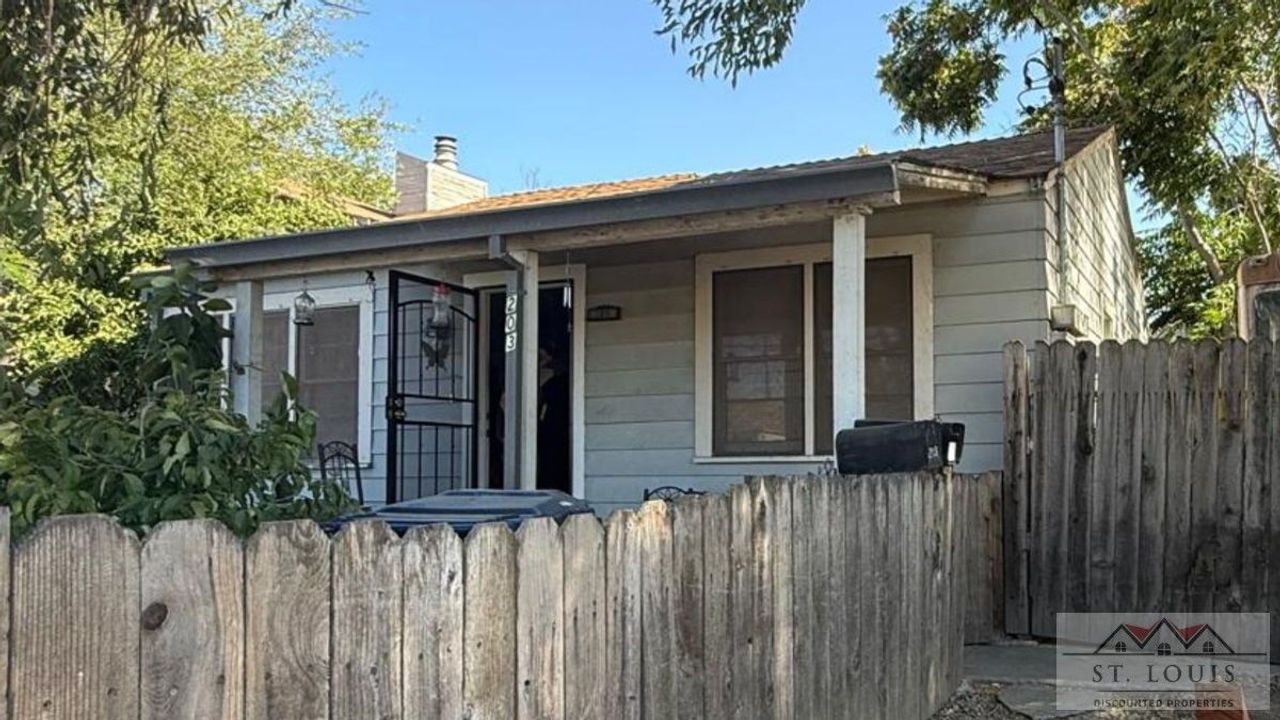 listing, photo 1