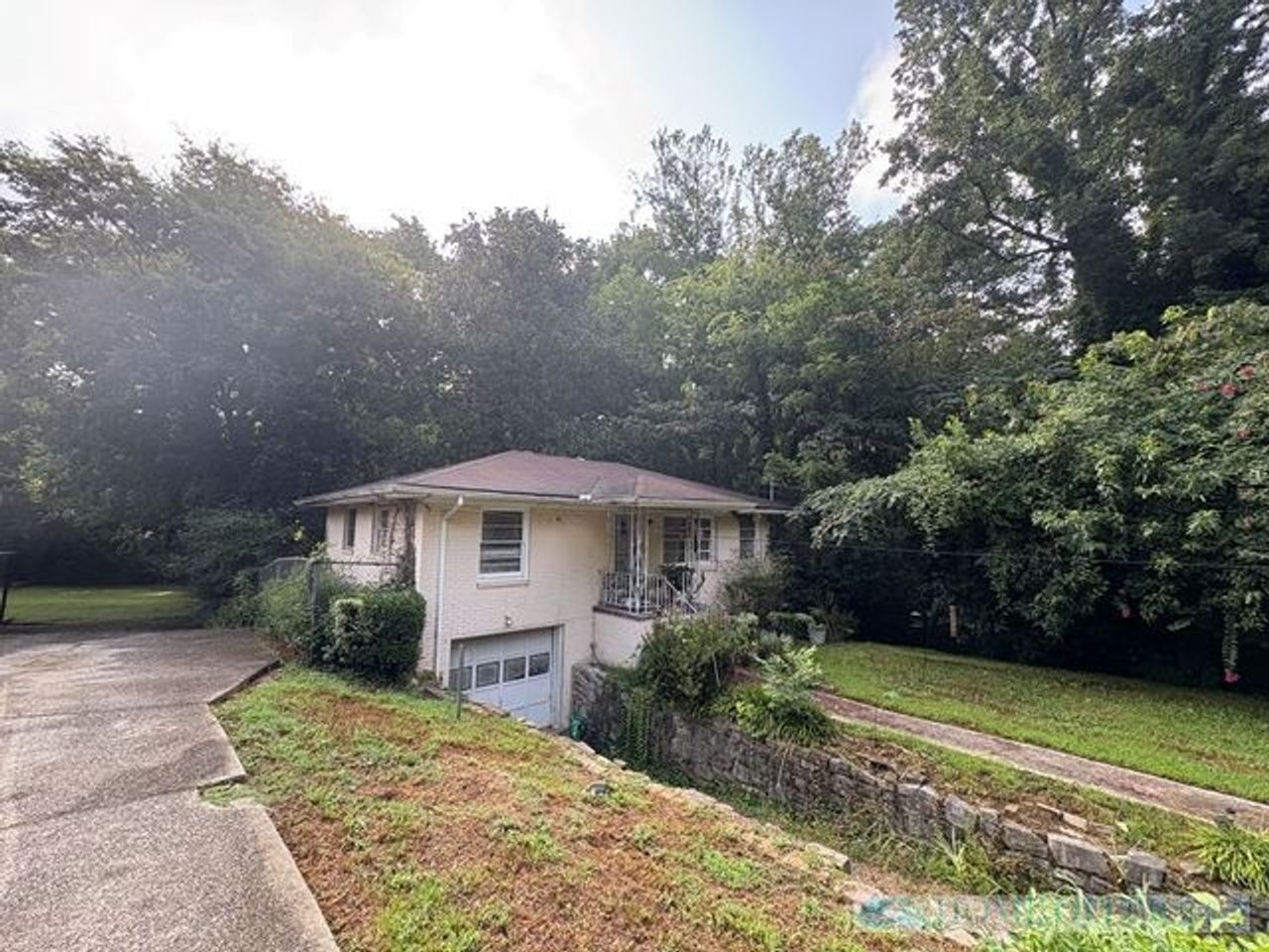 listing, photo 1
