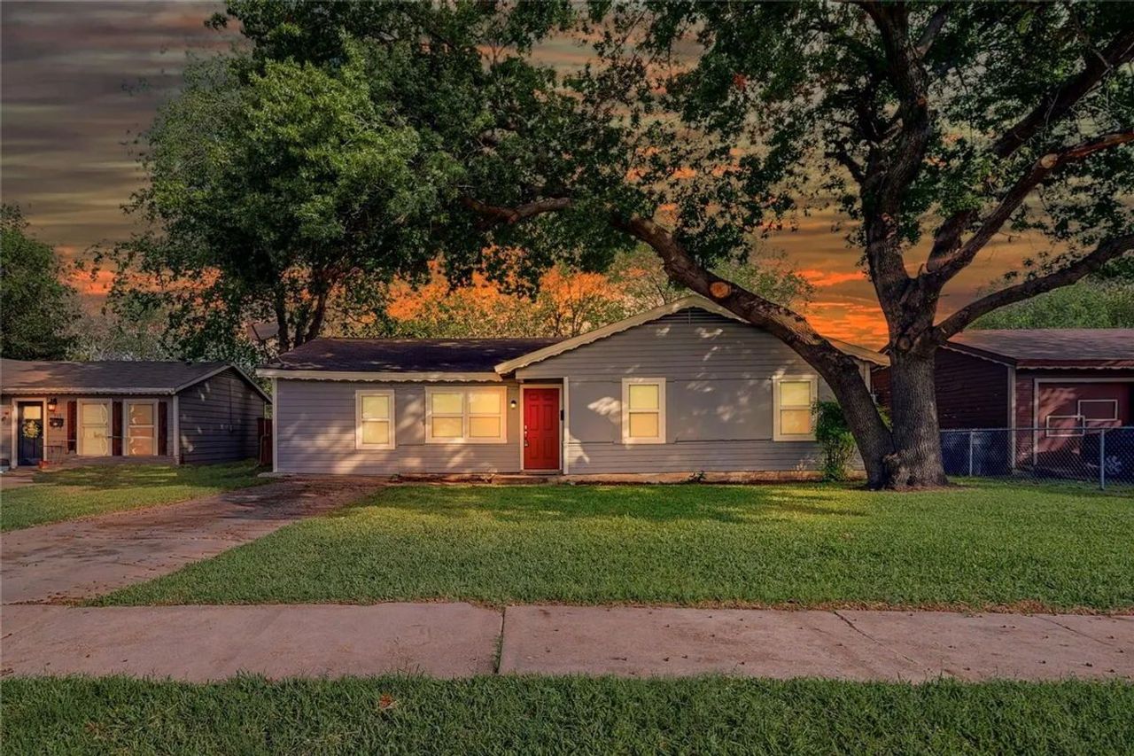 listing, photo 1