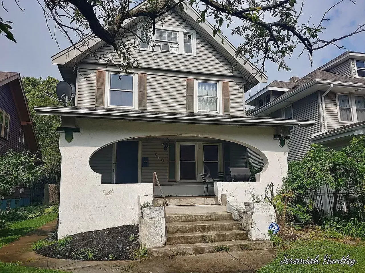 listing, photo 1