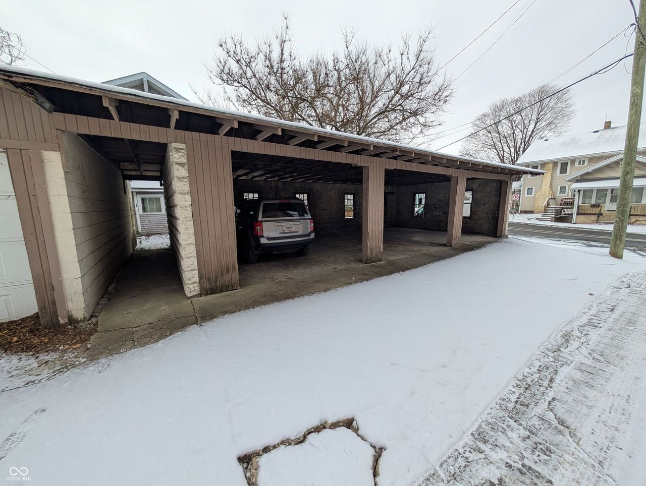 listing, photo 1