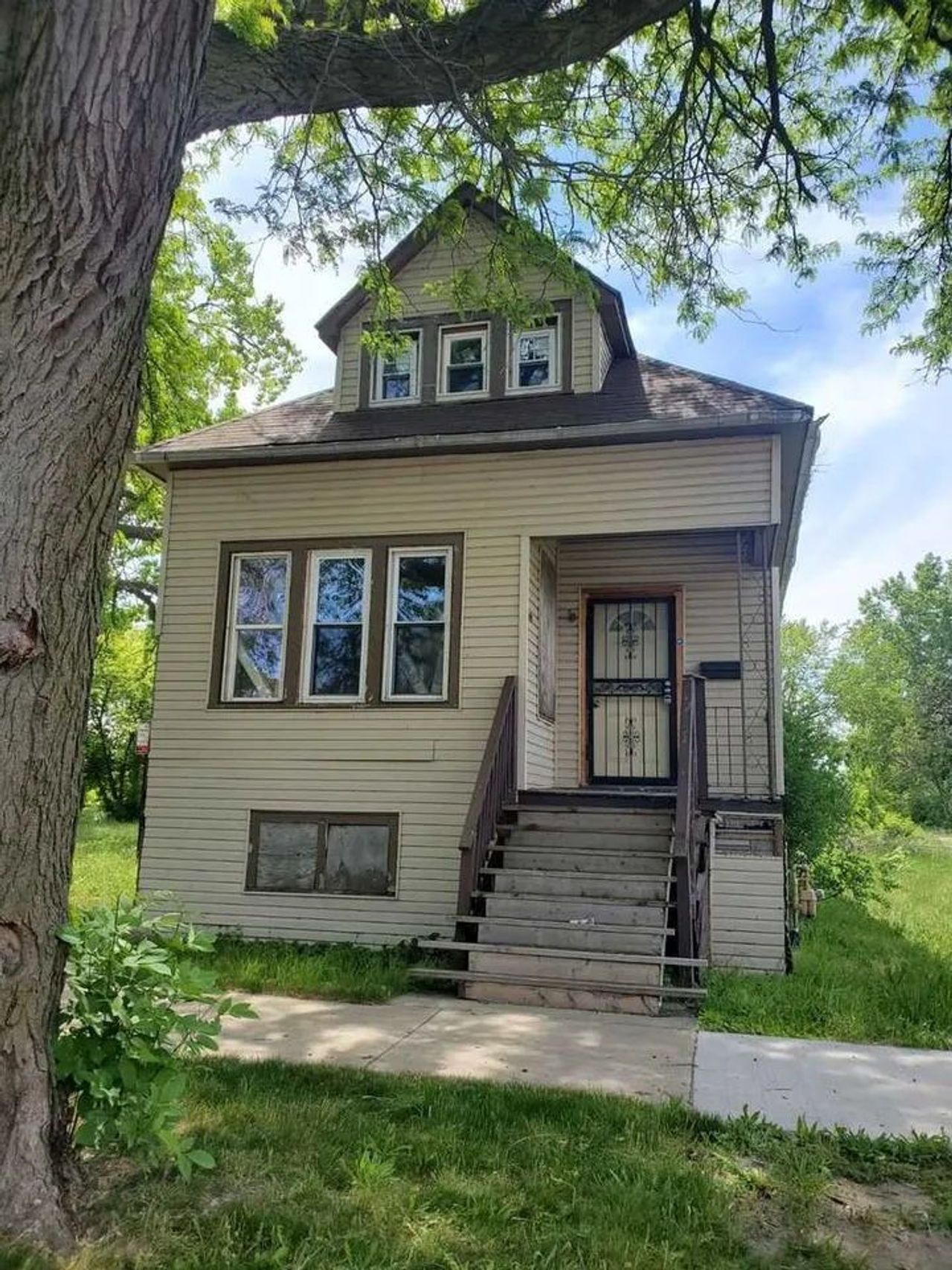 listing, photo 1
