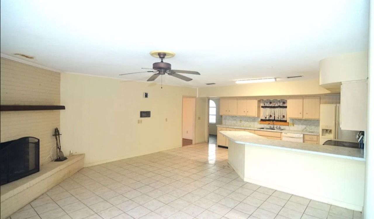 listing, photo 1