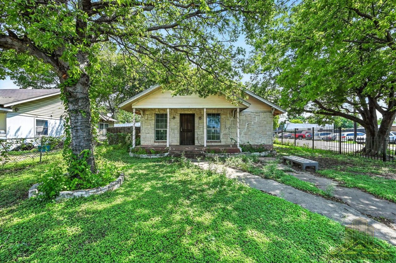 listing, photo 1