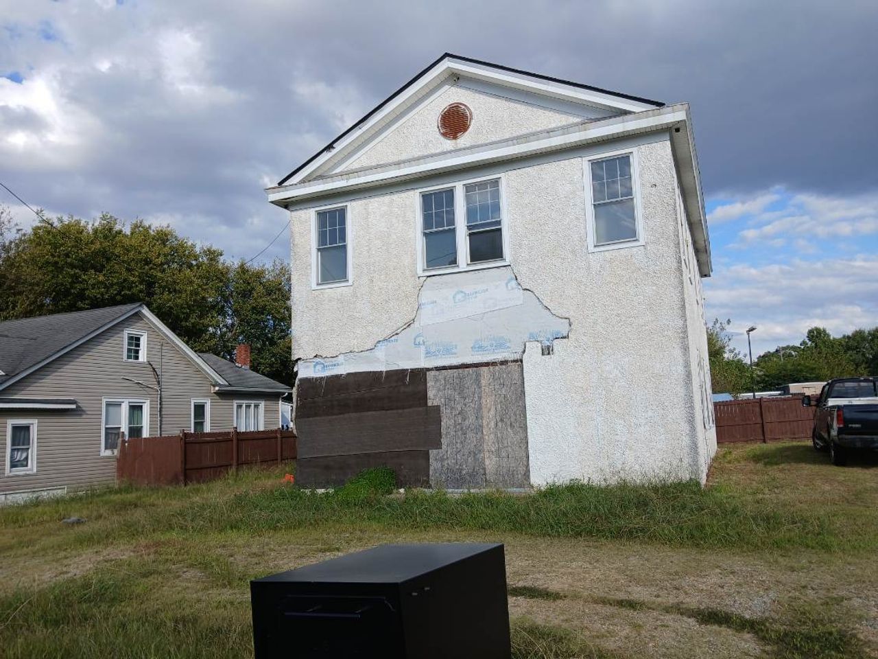 listing, photo 1