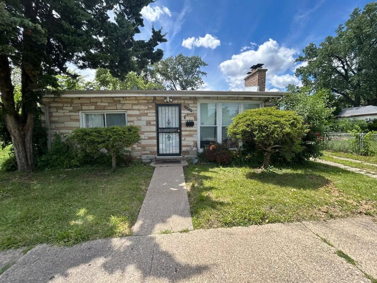 listing, photo 1