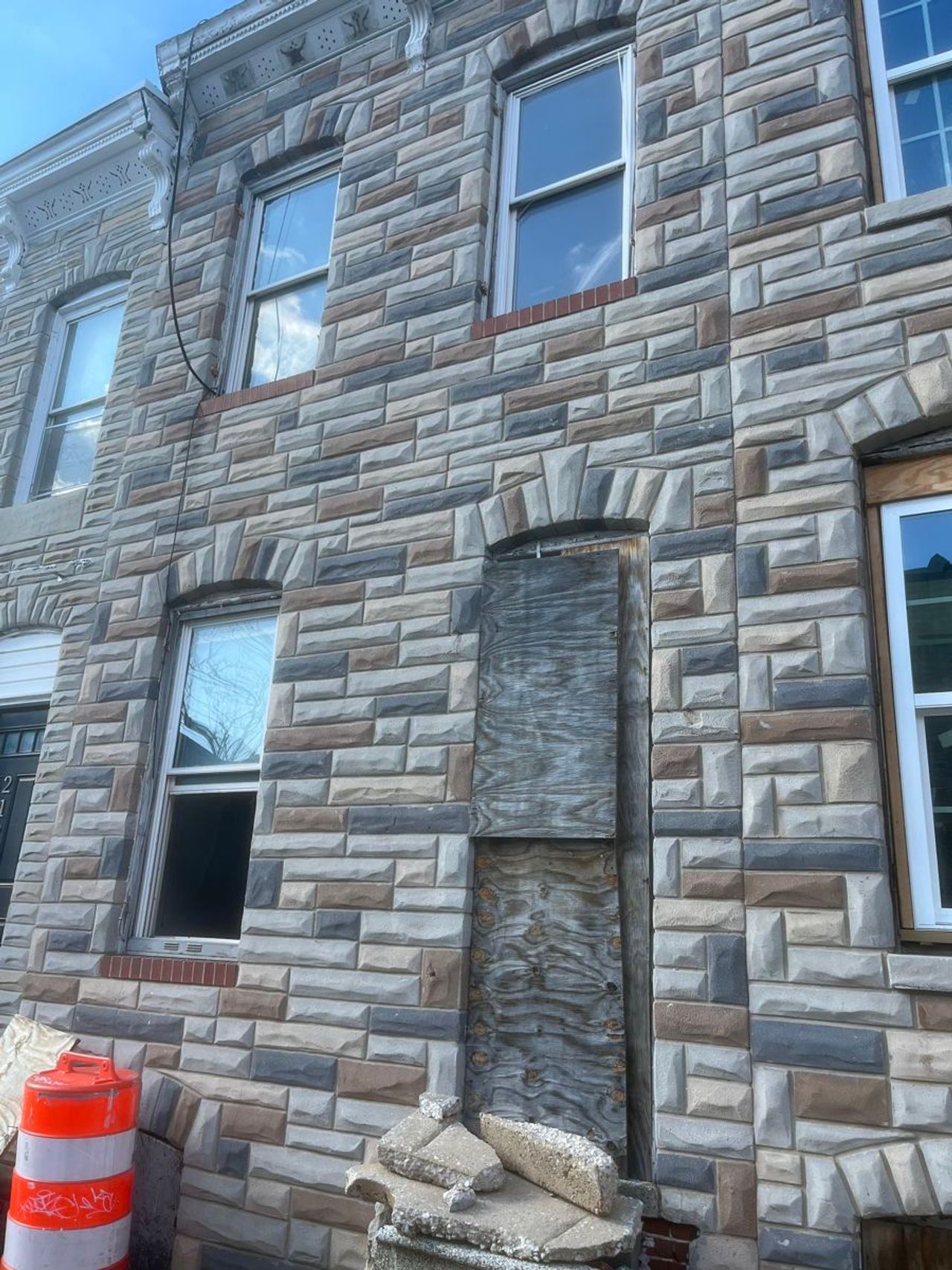listing, photo 1