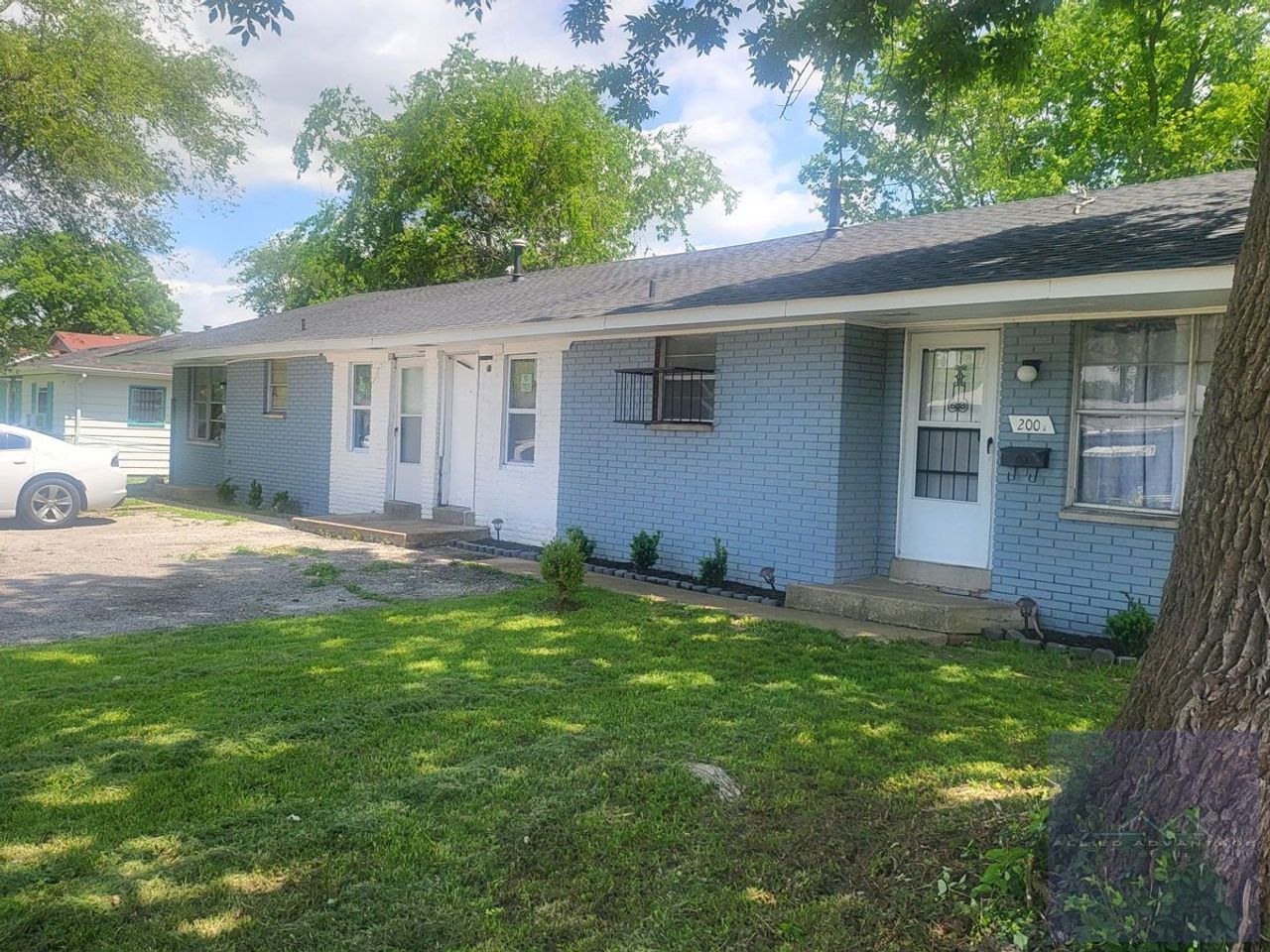 listing, photo 1