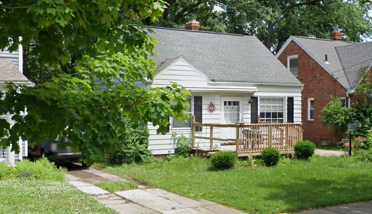 listing, photo 1