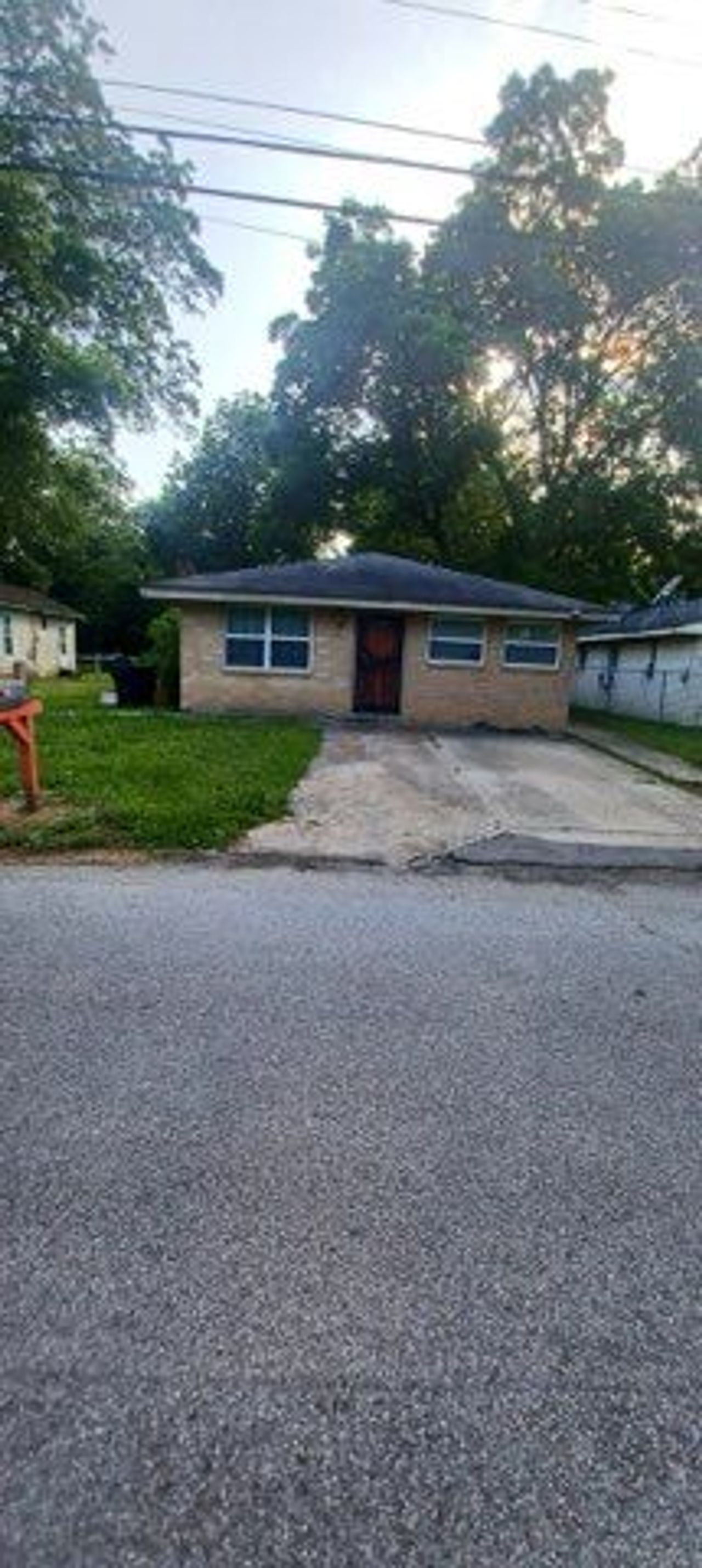 listing, photo 1