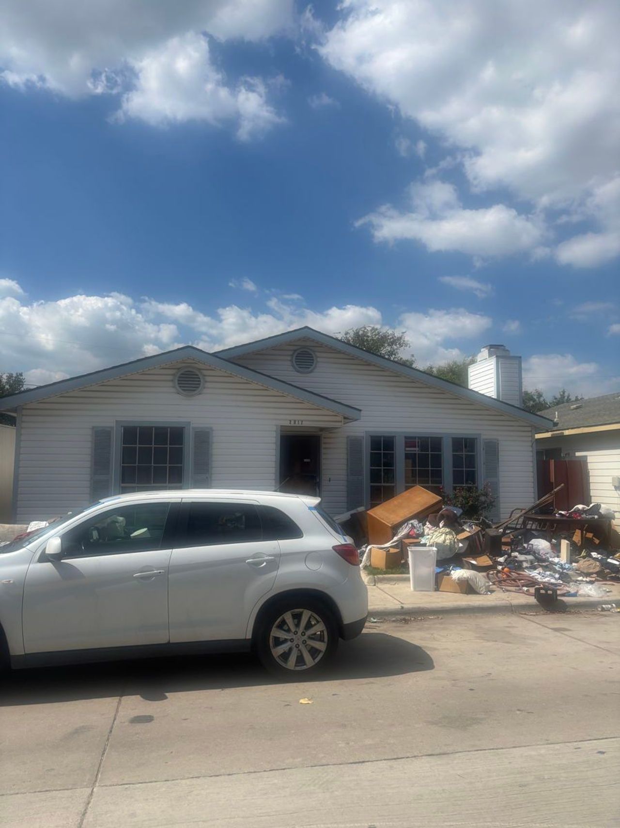 listing, photo 1