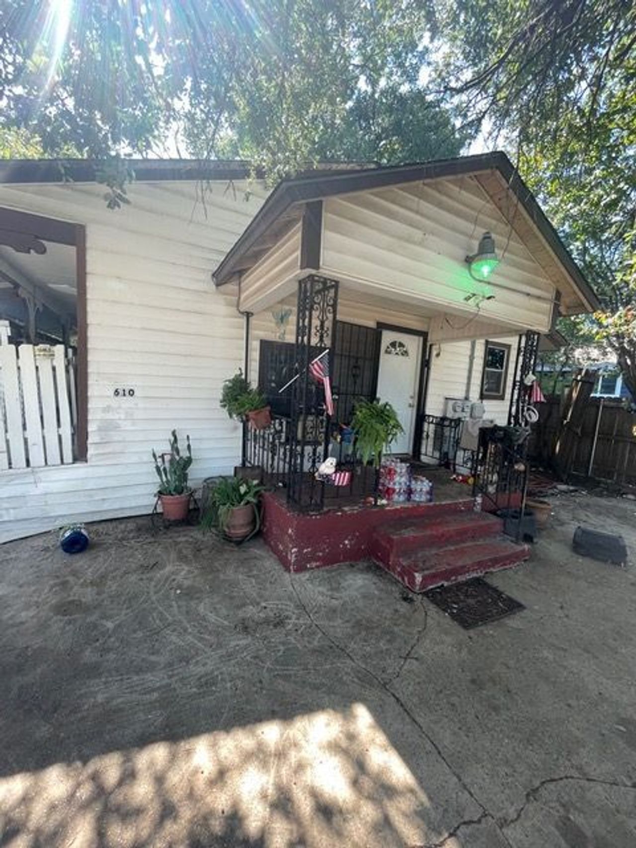 listing, photo 1