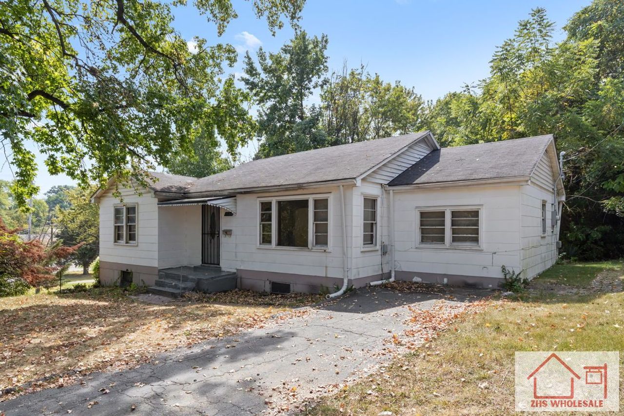 listing, photo 1