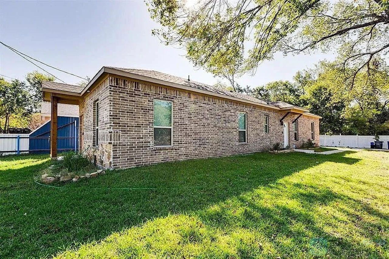 listing, photo 1