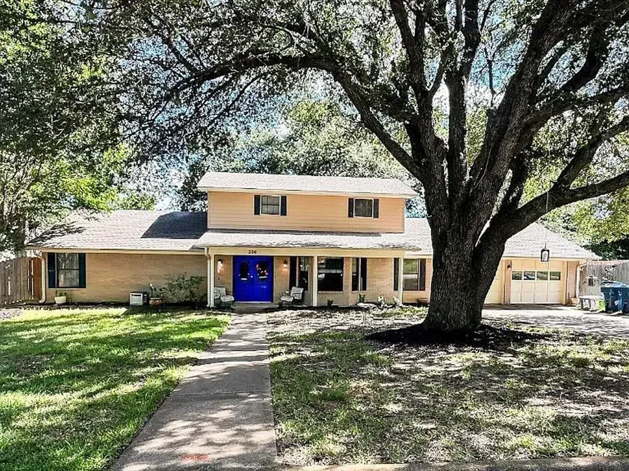 listing, photo 1