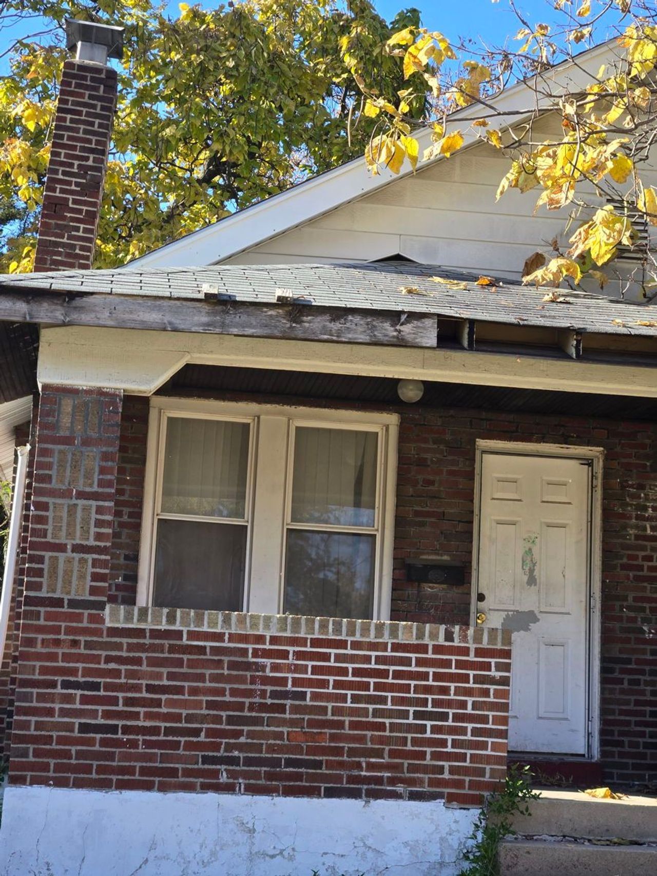 listing, photo 1