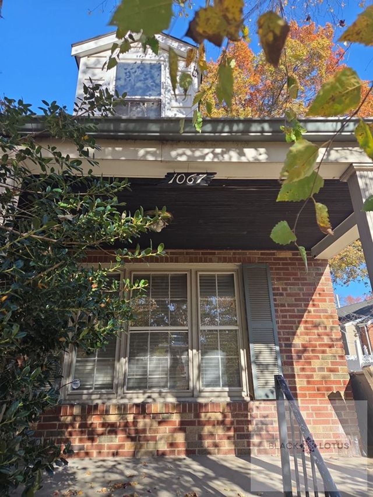 listing, photo 1