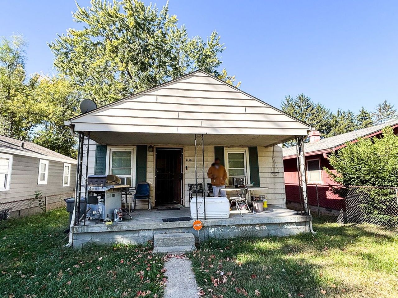 listing, photo 1