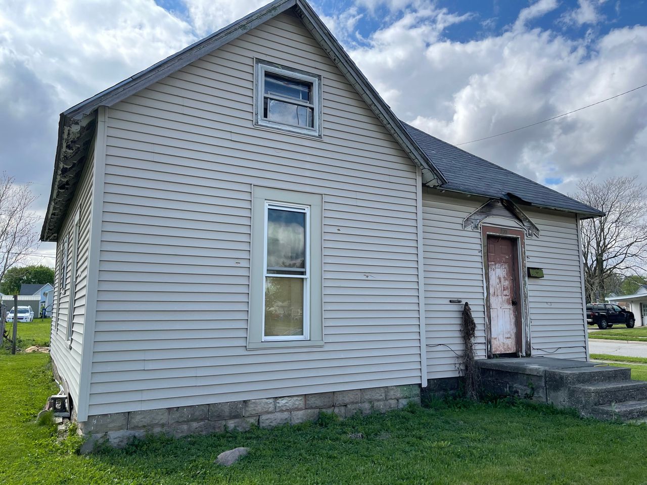 listing, photo 1